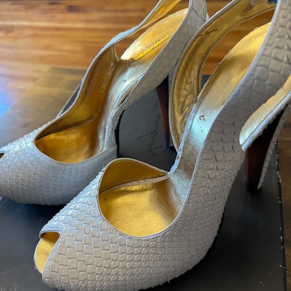 REPORT SIGNATURE WHITE FAUX SNAKE PEEP TOE PLATFORMS SIZE 8 - Picture 2 of 6